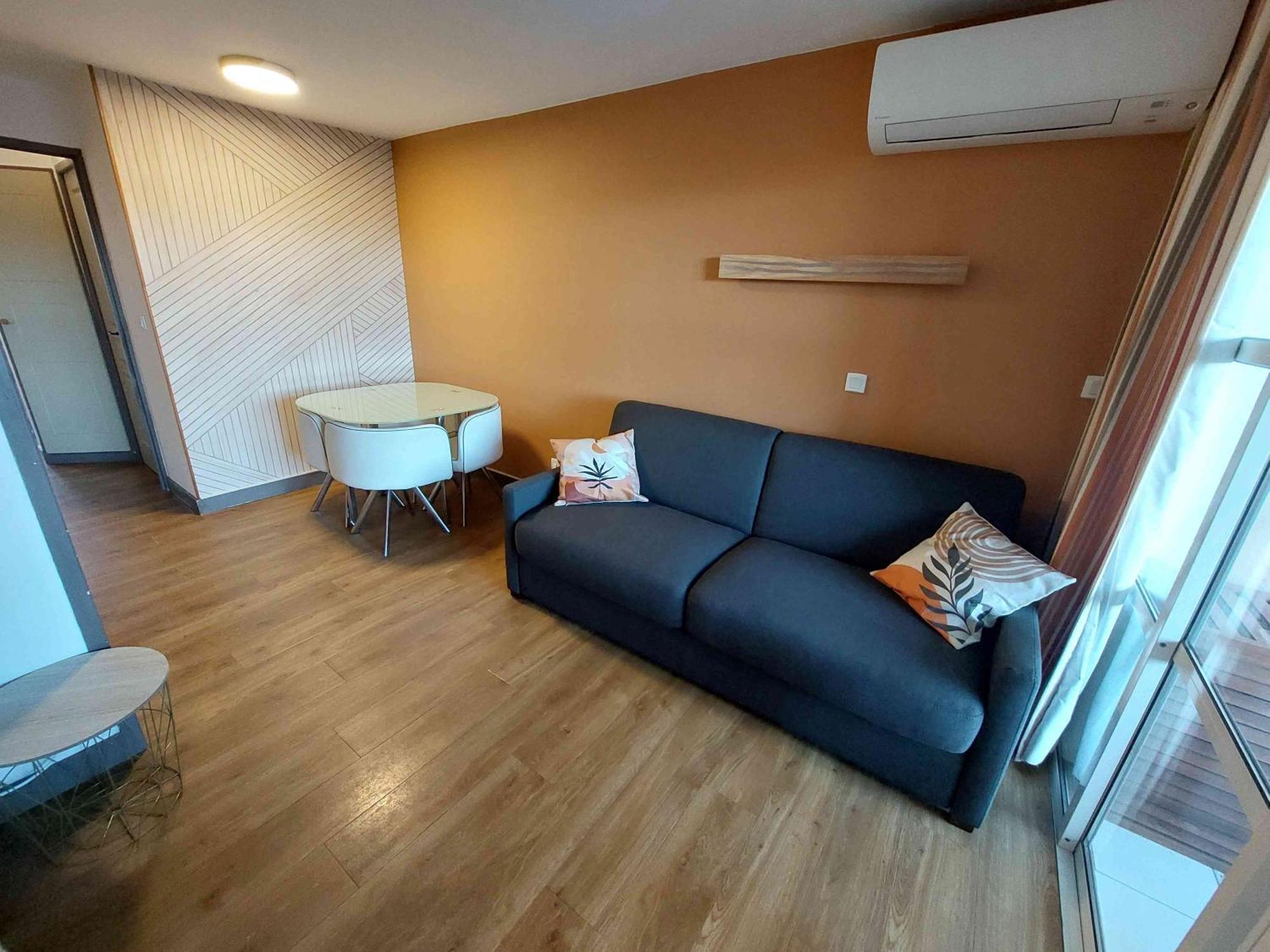 CAP ESTEREL appartement climatisé dans le centre du village vacances Drammont Extérieur photo
