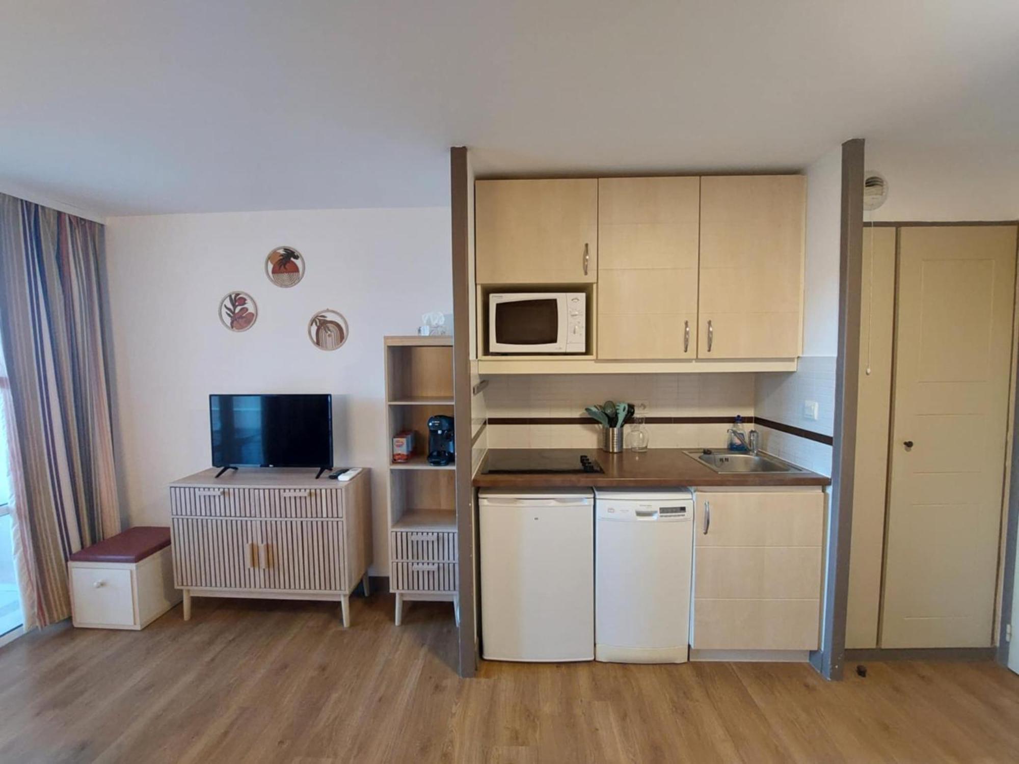 CAP ESTEREL appartement climatisé dans le centre du village vacances Drammont Extérieur photo