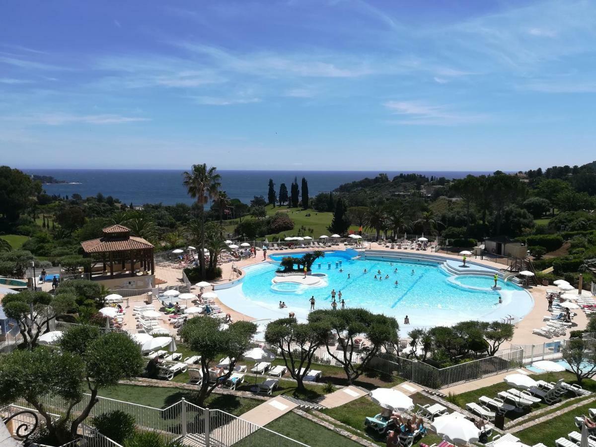 CAP ESTEREL appartement climatisé dans le centre du village vacances Drammont Extérieur photo