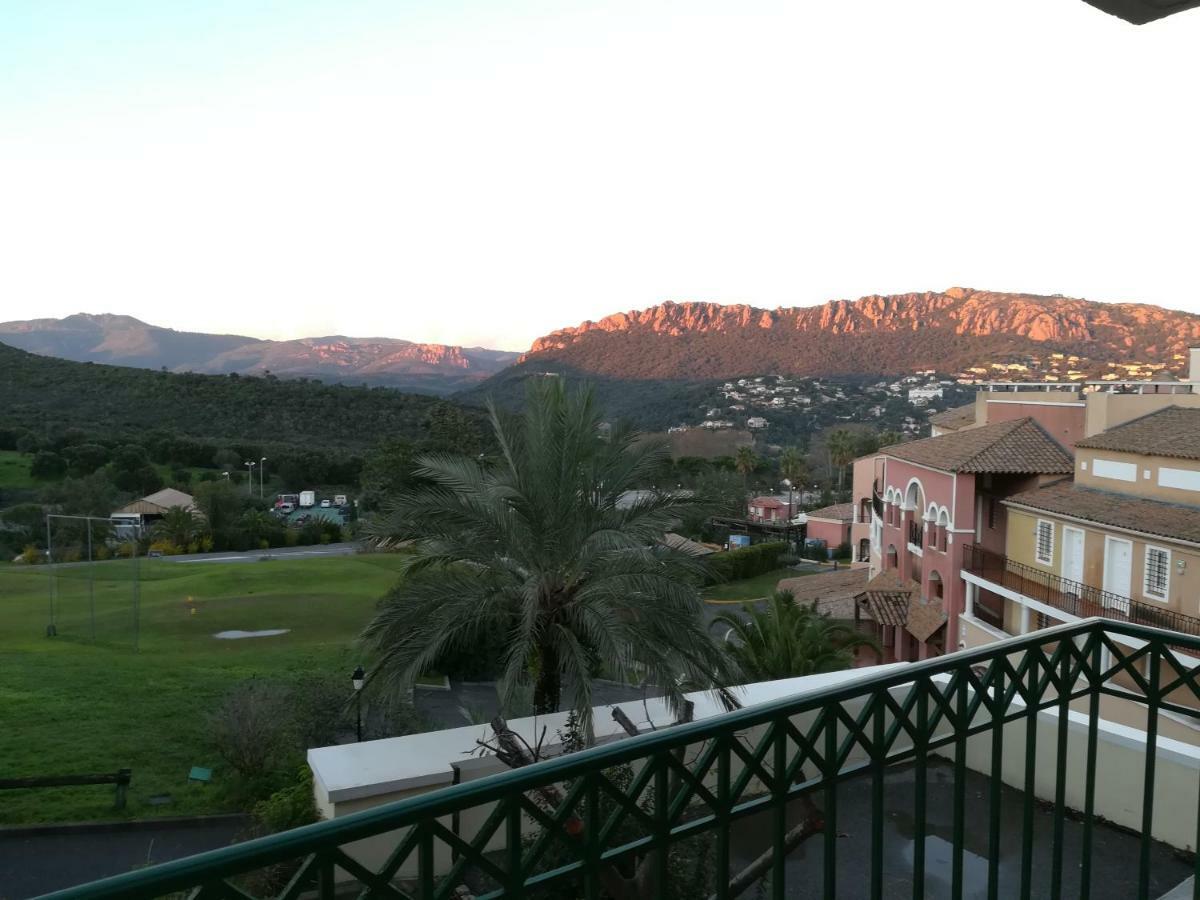 CAP ESTEREL appartement climatisé dans le centre du village vacances Drammont Extérieur photo