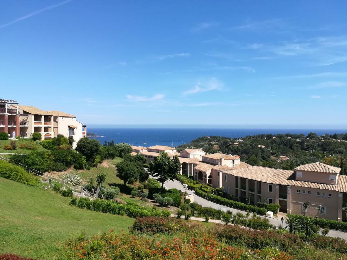 CAP ESTEREL appartement climatisé dans le centre du village vacances Drammont Extérieur photo