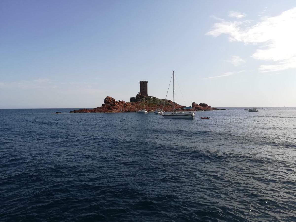CAP ESTEREL appartement climatisé dans le centre du village vacances Drammont Extérieur photo