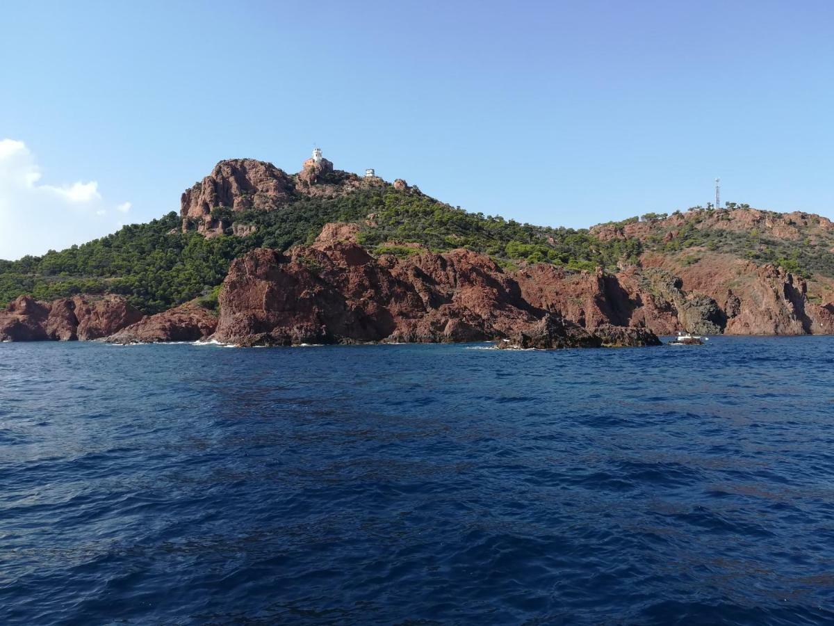 CAP ESTEREL appartement climatisé dans le centre du village vacances Drammont Extérieur photo